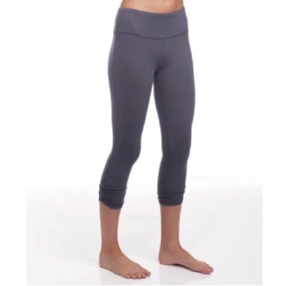 ALO Black Cropped Button Leggings